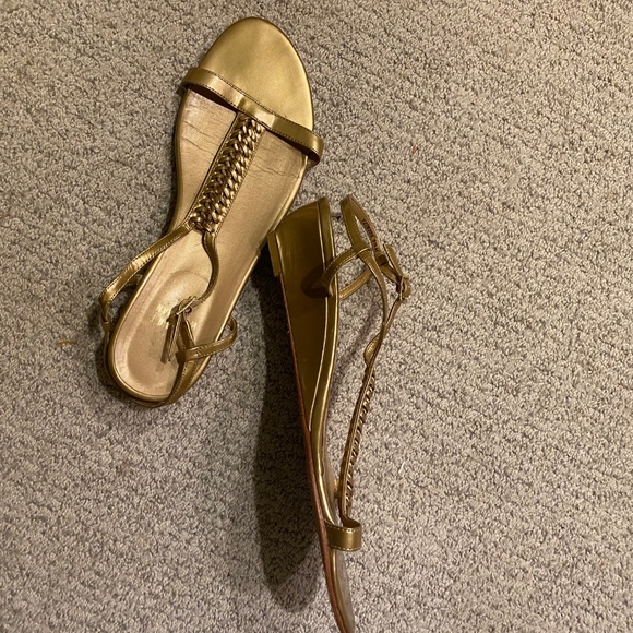 Stuart Weitzman Metallic Gold Braided T-Strap Sandals – Size 8.5 - Picture 2 of 4